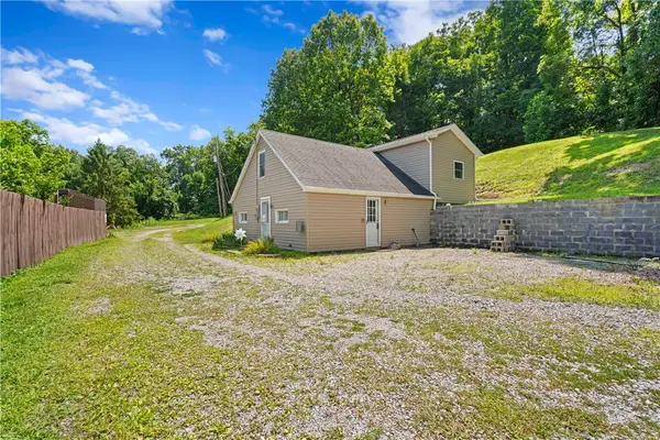 45 Kettle Dr, Washington, PA 15301