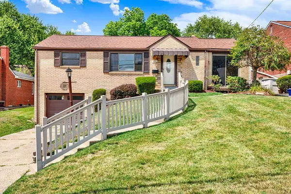 492 Lois Dr, Pittsburgh, PA 15236