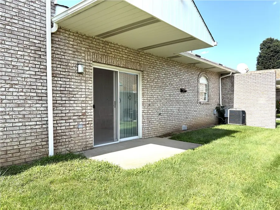 2750 Iowa Dr #25, Lower Burrell, PA 15068 - #2