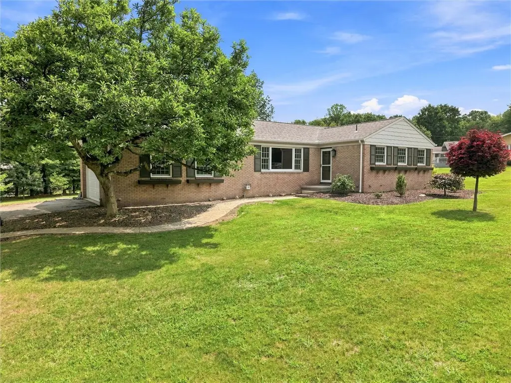 34 Lilac Dr, West Middlesex, PA 16159 - #1