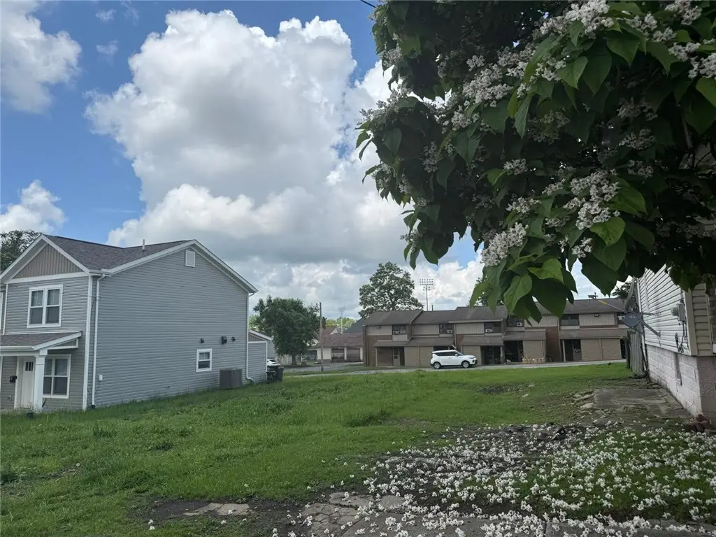42 Whiteman Ave, Uniontown, PA 15401 - #1