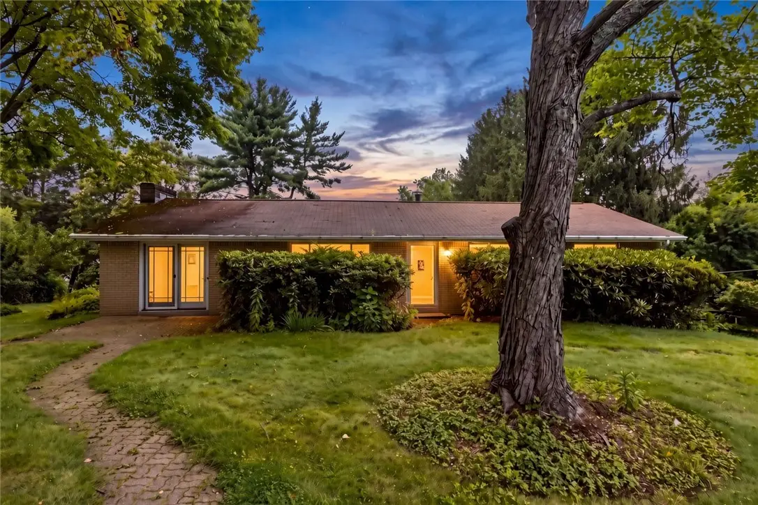 106 Oak Hill Dr, Valencia, PA 16059 - #1