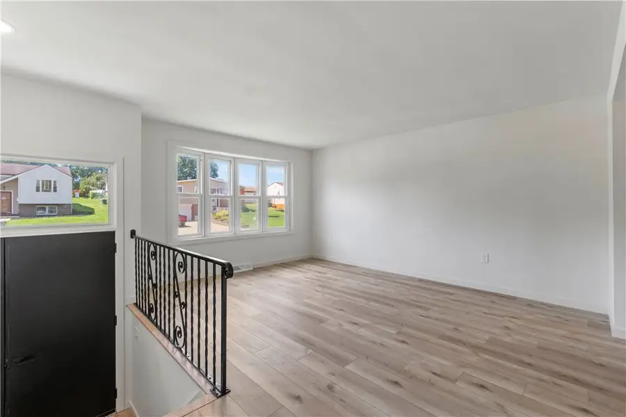 533 Elmview Dr, Elizabeth, PA 15037 - #3