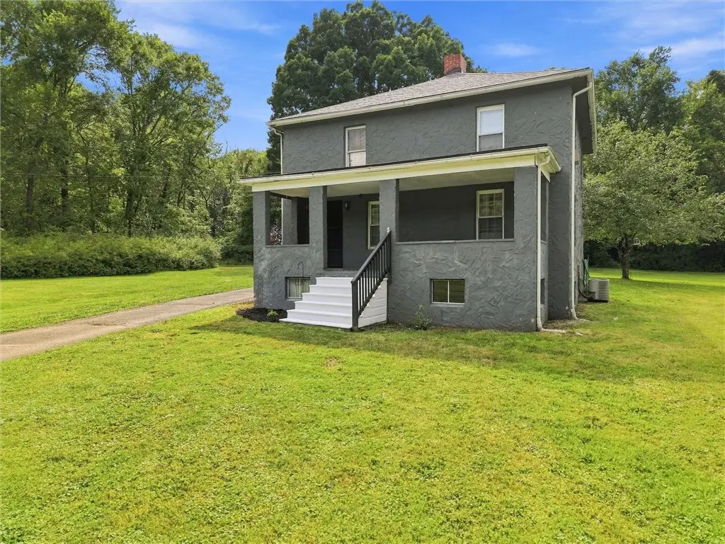 352 Mountain View Rd, New Castle, PA 16101 - #1