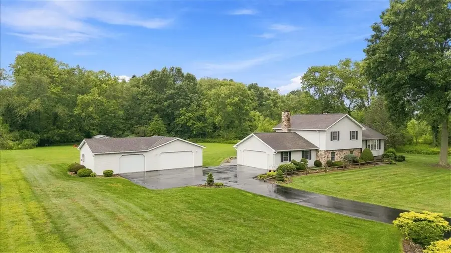 241 Catalina Dr, New Castle, PA 16105 - #2