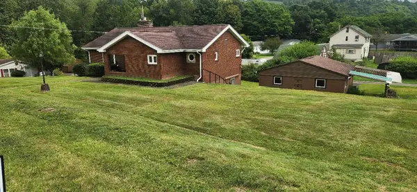 102 Mahony Avenue, Ellwood City, PA 16117