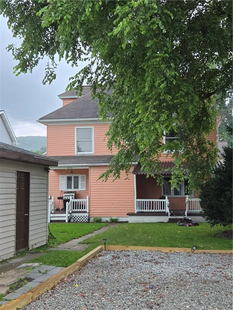 321 E 4th St, Derry, PA 15627 - #2