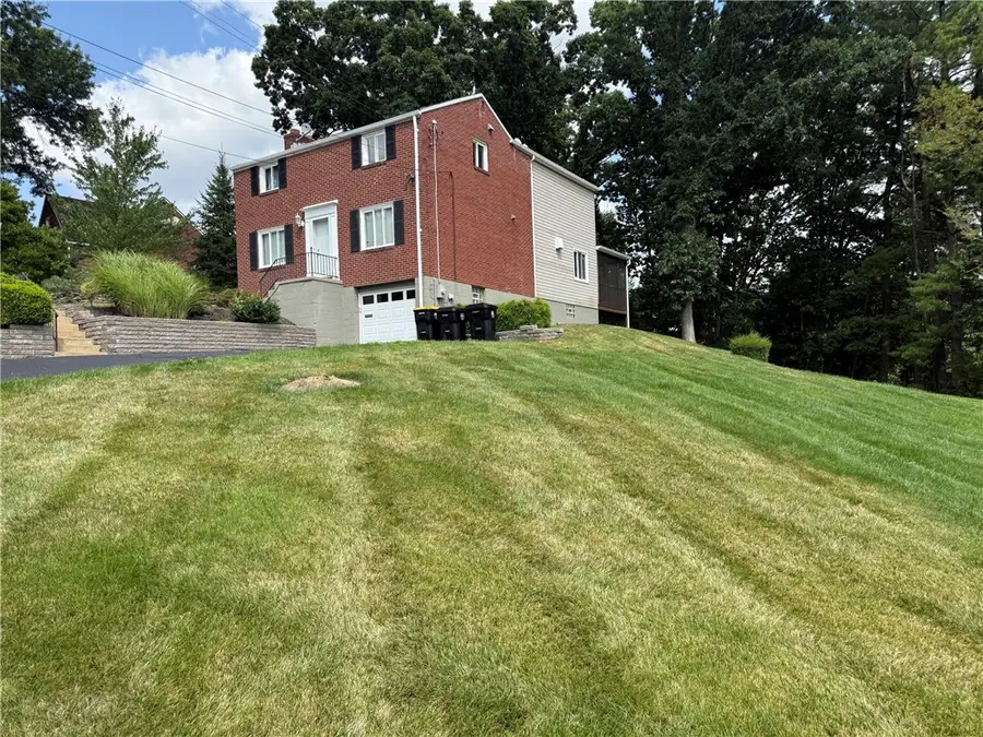 2725 Summit St, Bethel Park, PA 15102 - #2