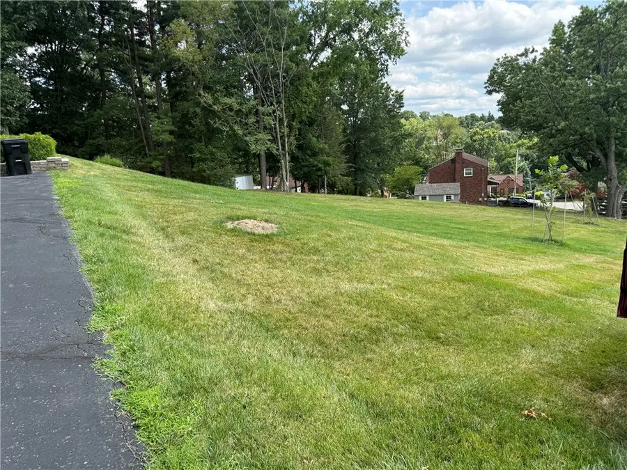 2725 Summit St, Bethel Park, PA 15102 - #3