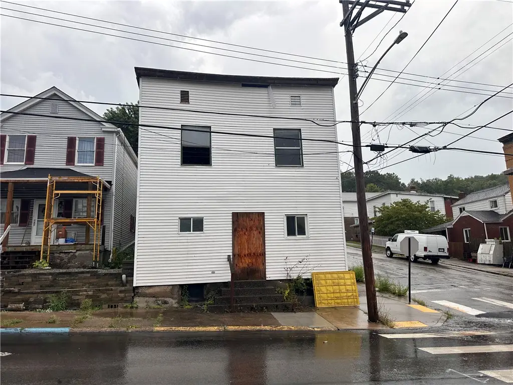 743 Indiana Ave, Glassport, PA 15045 - #1