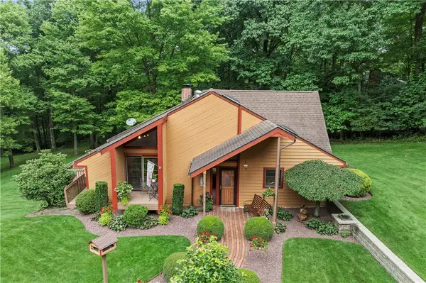 151 Kyle Rd, Valencia, PA 16059