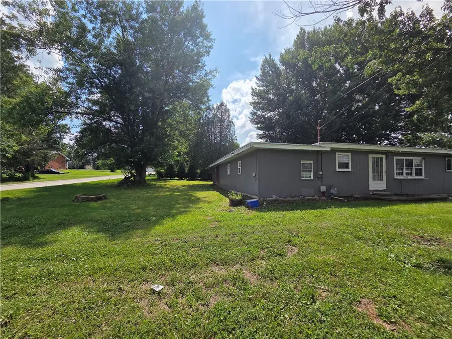 606 Scott Ave, Scottdale, PA 15683 - #2