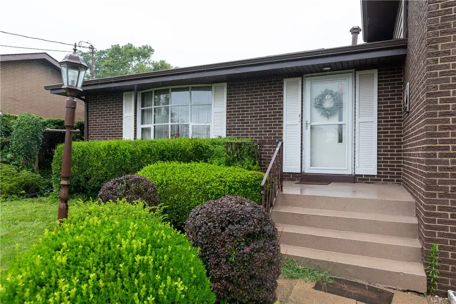 2406 Old Elizabeth Rd, West Mifflin, PA 15122 - #3
