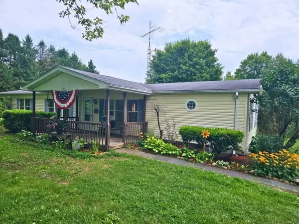 673 Pulaski Mercer Rd, Mercer, PA 16137