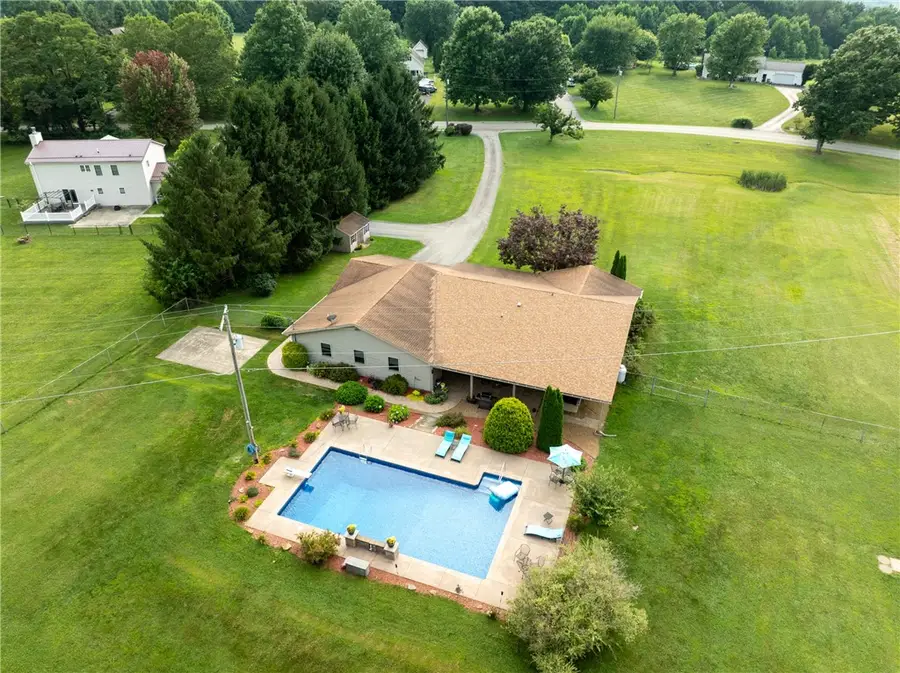 186 Roskovensky Rd, Latrobe, PA 15650 - #3