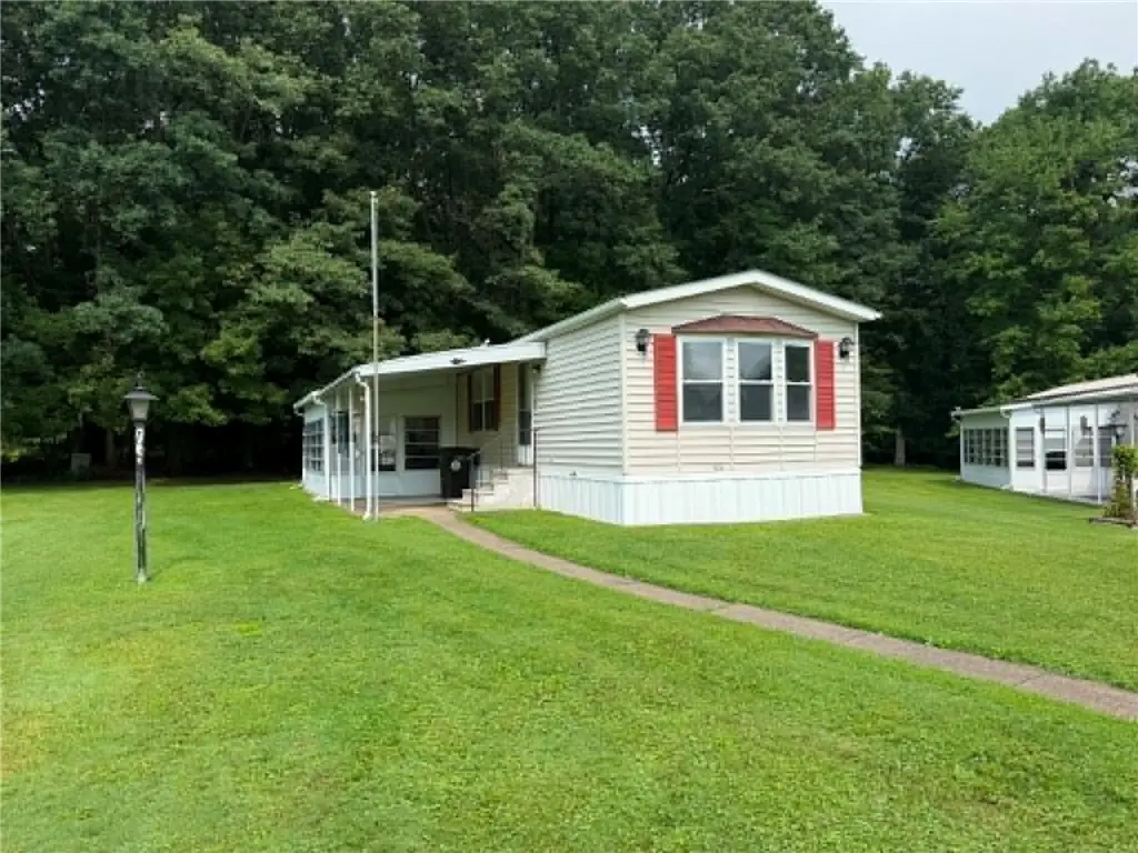1529 Lee Ln, Grove City, PA 16127 - #1
