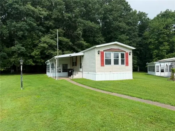 1529 Lee Ln, Grove City, PA 16127