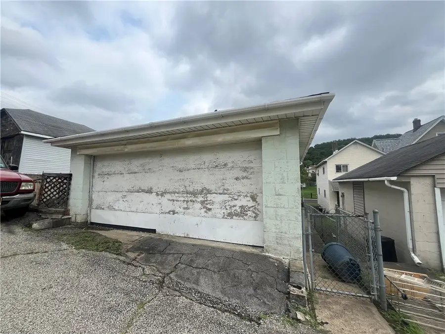 912 Vermont Ave, Glassport, PA 15045 - #3