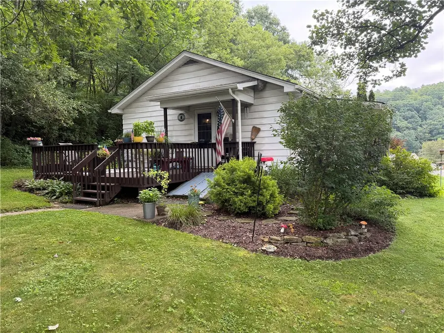 1048 Parkwood Rd, Indiana, PA 15701 - #2