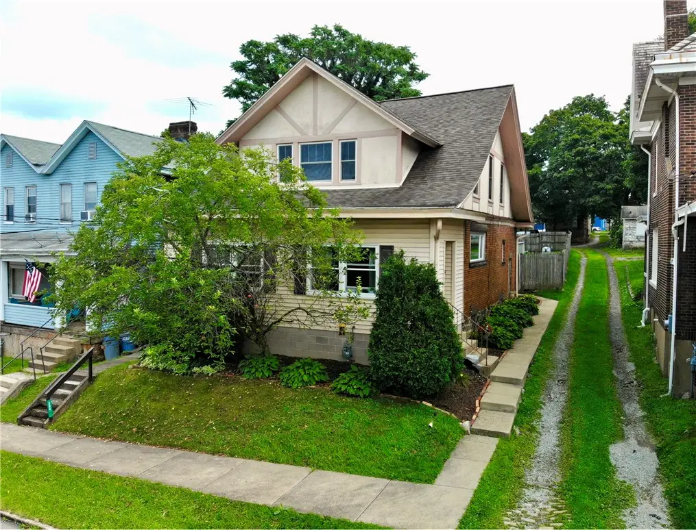 304 N 2nd St, Jeannette, PA 15644 - #1