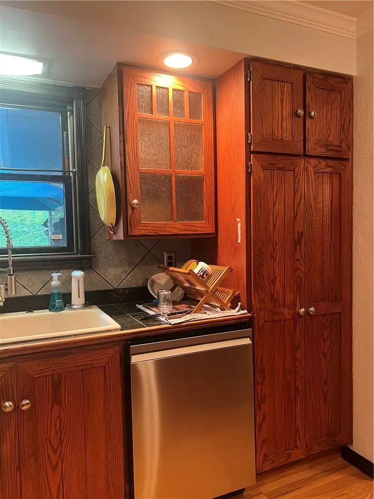 143 Edgewater Dr, Monaca, PA 15061 - #3