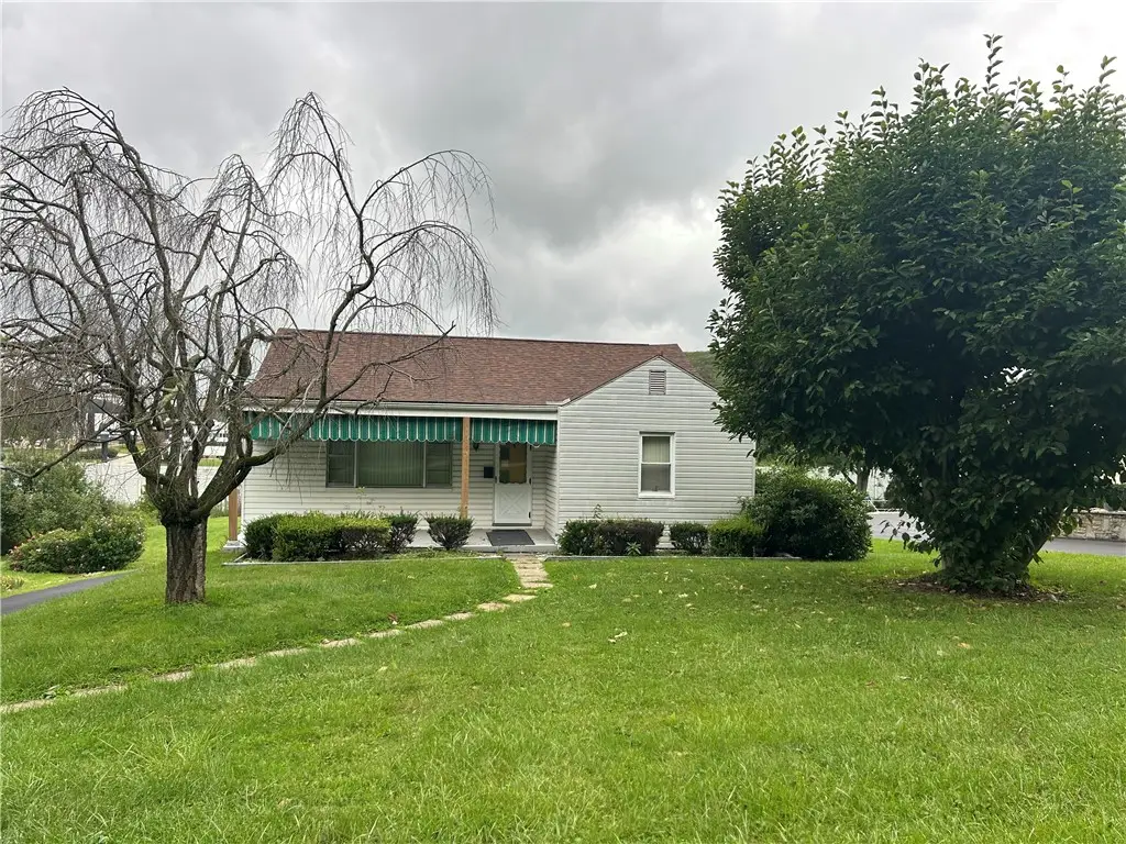 423 Arona Rd, New Stanton, PA 15672 - #1