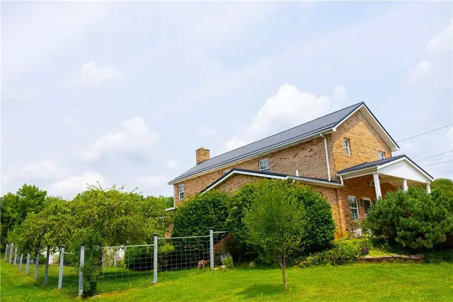 209 Henry St, Wampum, PA 16157 - #2