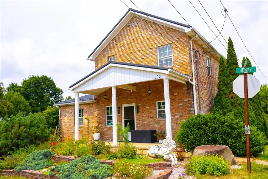 209 Henry St, Wampum, PA 16157 - #3