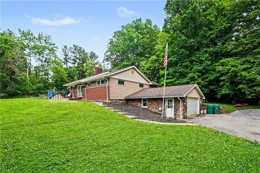 456 E Maitland Ln, New Castle, PA 16105 - #2