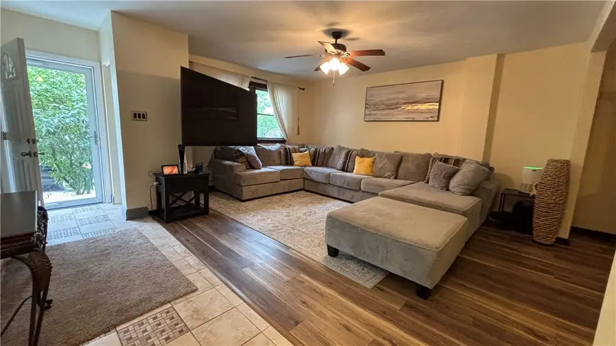 415 Agatha St, Pitcairn, PA 15140 - #3