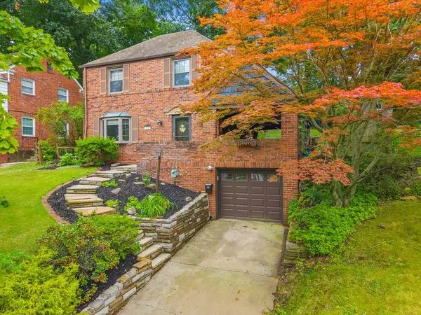 121 Woodland Drive, Pleasant Hills, PA 15236