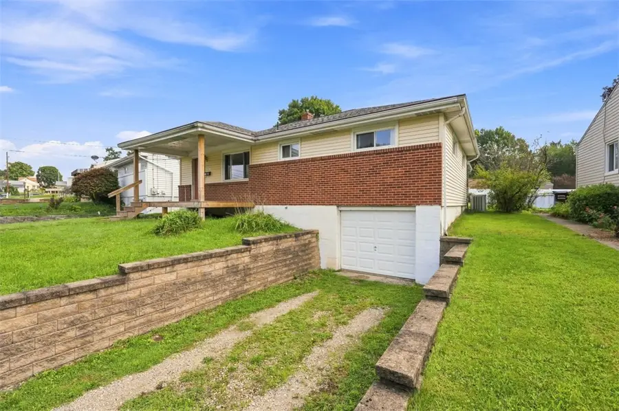 541 Arizona Dr, Lower Burrell, PA 15068 - #2