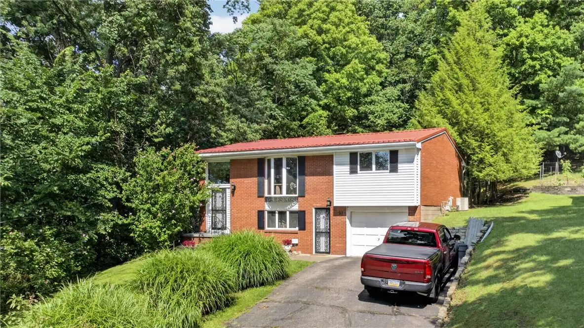 27 Sunset Dr, Cecil, PA 15057 - #1