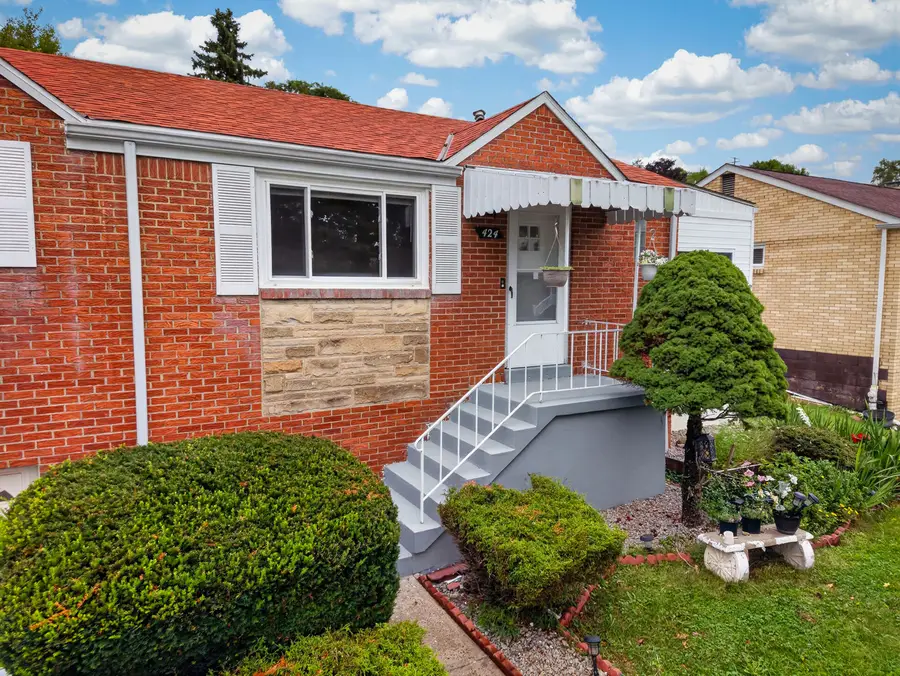 424 Lois Drive, Pittsburgh, PA 15236 - #3