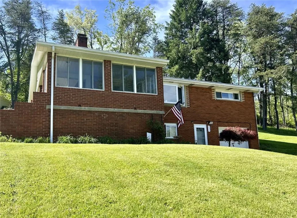 804 Redwood Dr, Cecil Bishop, PA 15057 - #1
