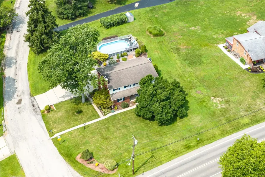 931 Shenango Rd, Beaver Falls, PA 15010 - #2