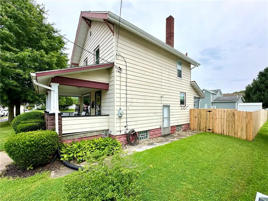 1028 Dewey Ave, New Castle, PA 16101 - #2