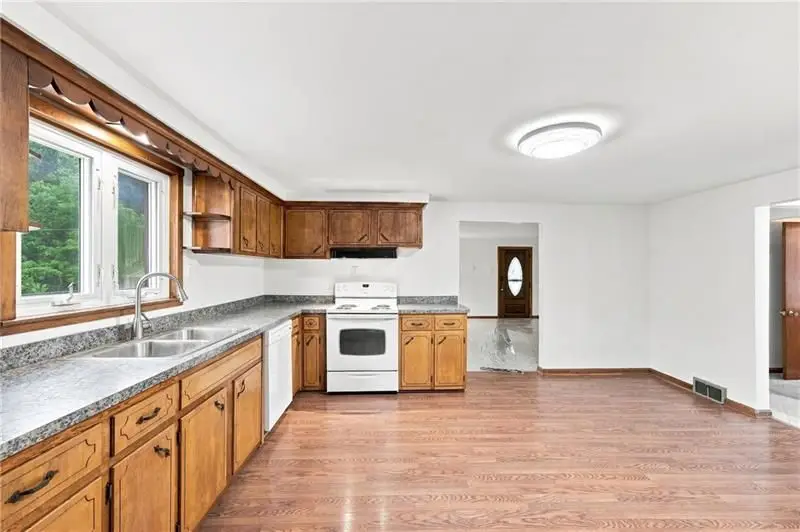 2219 Berger Street, New Castle, PA 16101 - #3