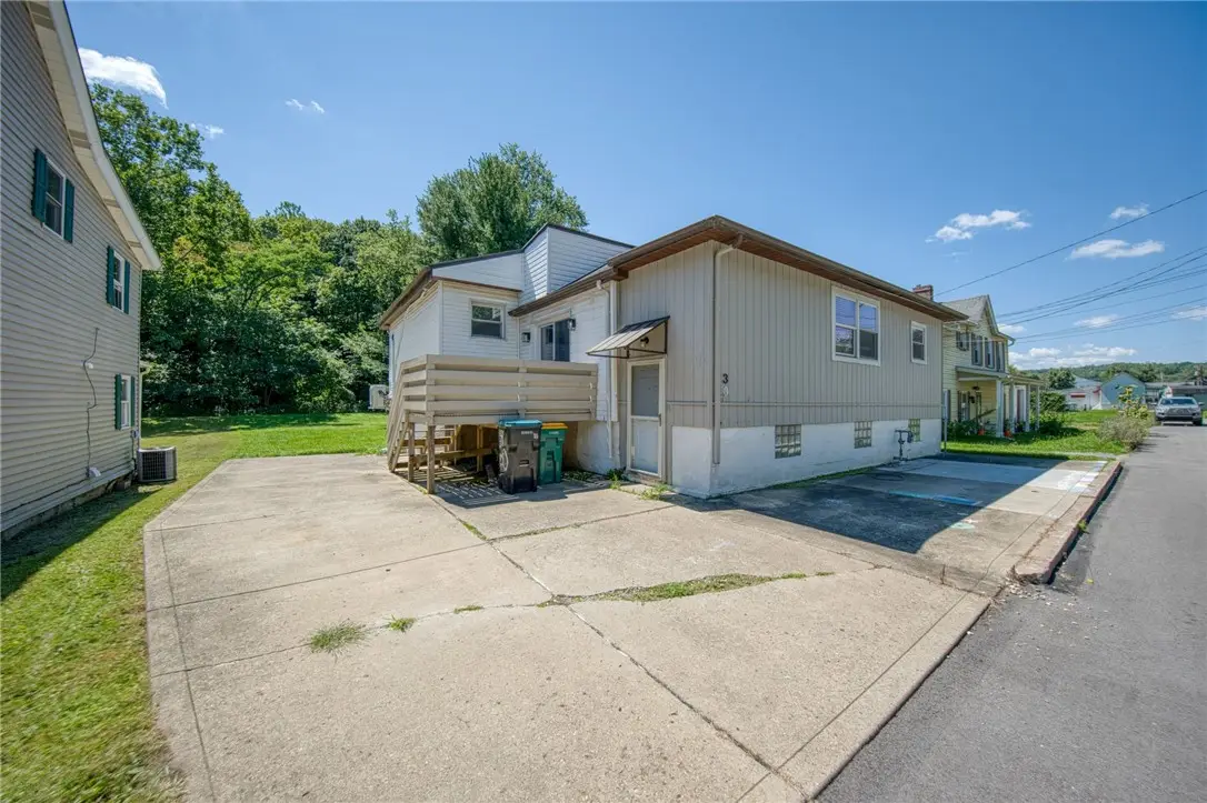 30 S Fayette St, Cuddy, PA 15031 - #1