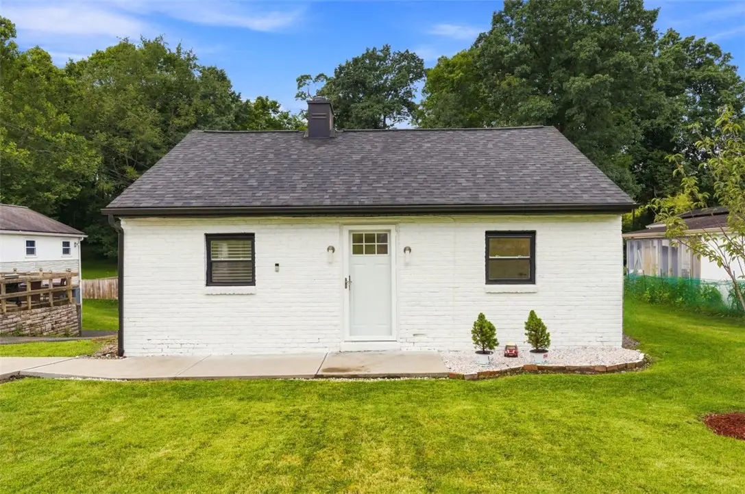 5036 Sherwood Rd, Bethel Park, PA 15102 - #1