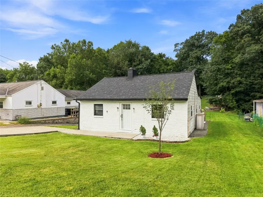 5036 Sherwood Rd, Bethel Park, PA 15102 - #3
