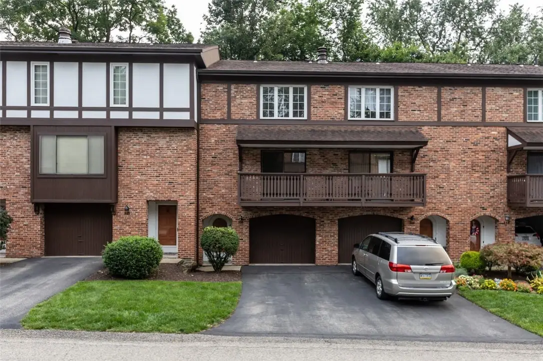 350 Woodbridge Dr, Pittsburgh, PA 15237 - #1