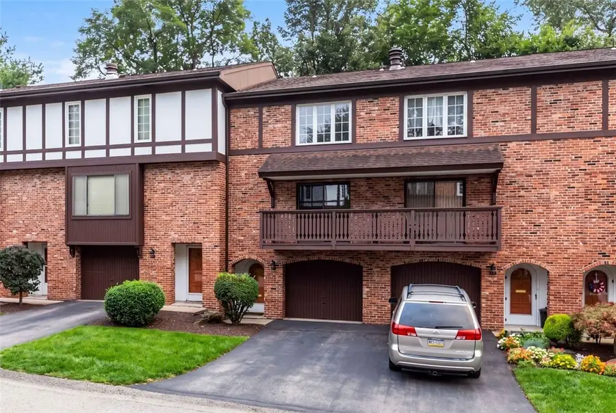 350 Woodbridge Dr, Pittsburgh, PA 15237 - #2