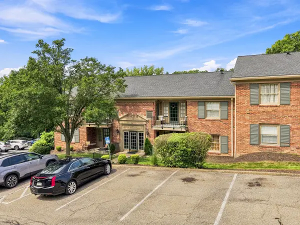 950 Margarite Drive #J, Pittsburgh, PA 15216
