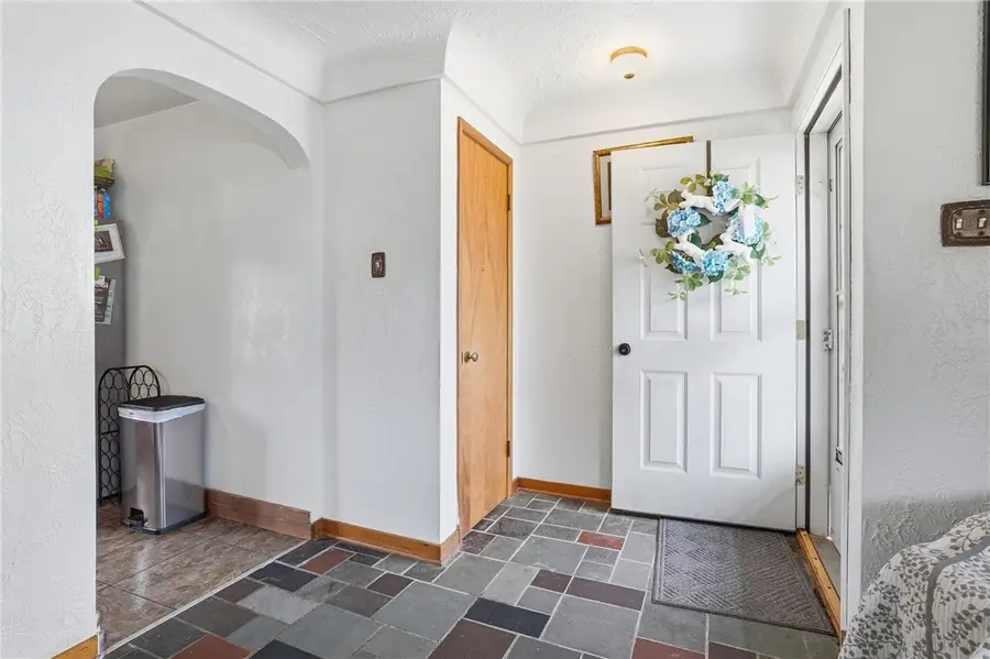 725 Broad Street, Mount Pleasant, PA 15666 - #2