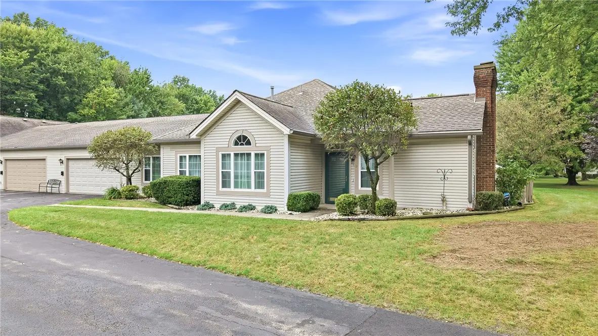 57 Stone Ridge Blvd, Hermitage, PA 16148 - #1