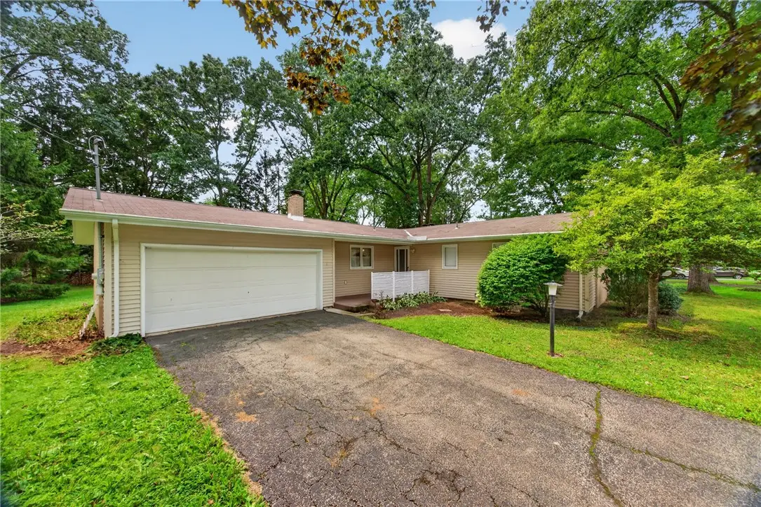 21 Evergreen Dr, Greenville, PA 16125 - #1