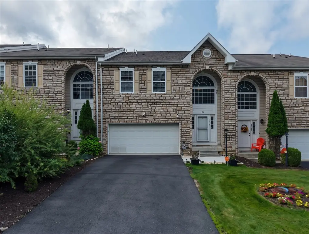 2115 Shawnee Dr, Washington, PA 15301 - #1