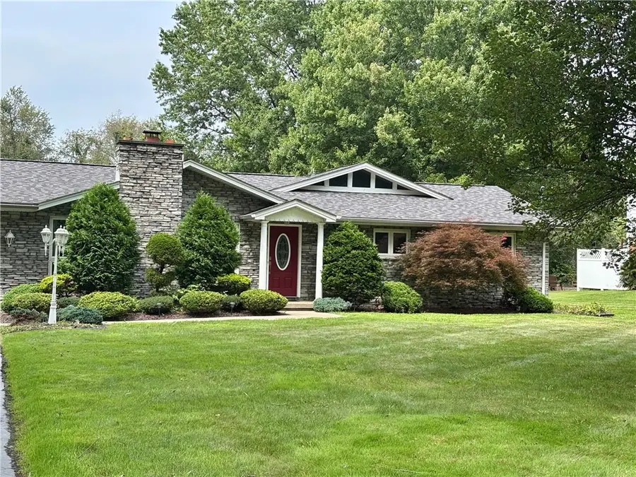157 Randall Dr, New Castle, PA 16105 - #2