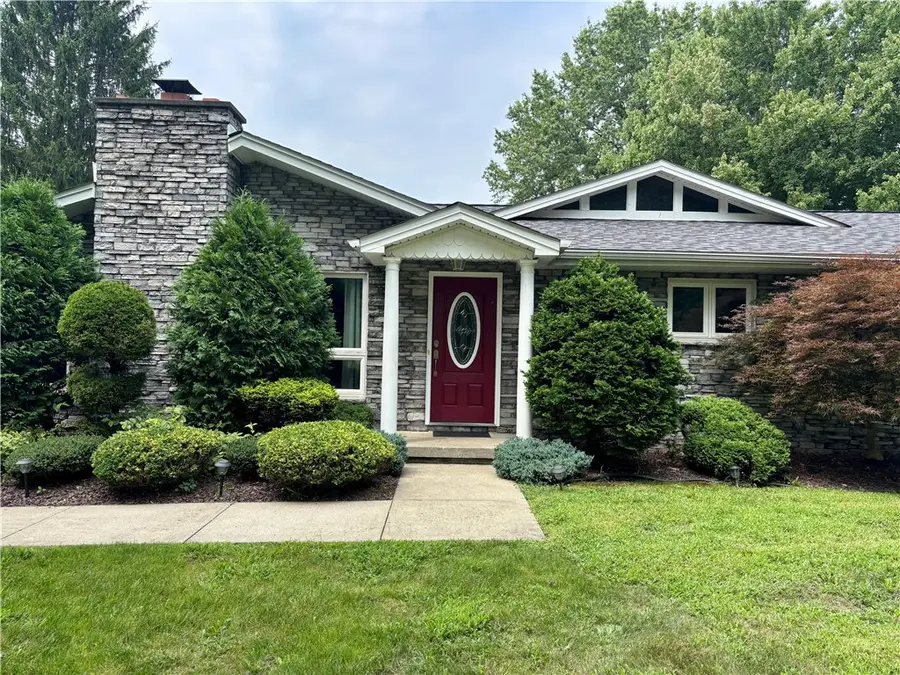 157 Randall Dr, New Castle, PA 16105 - #3